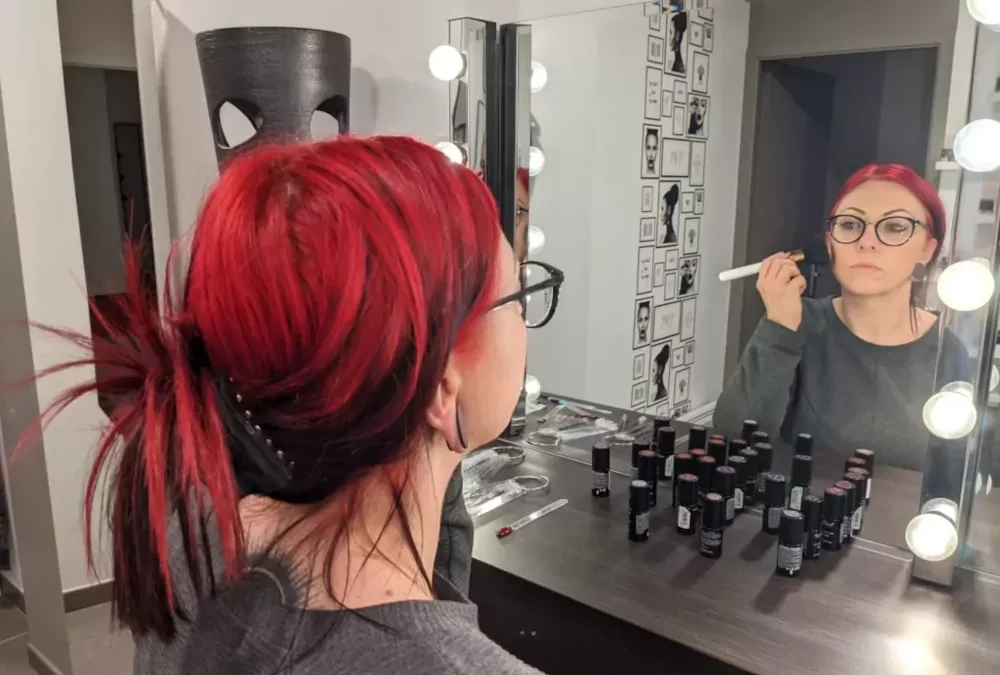 Une spécialiste du maquillage de cinéma reprend le salon d’esthétique
